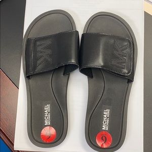 Michael Kors, slide on’s